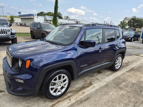 Used 2021 Jeep Renegade Latitude w/ Luxury Group I FWD image 3