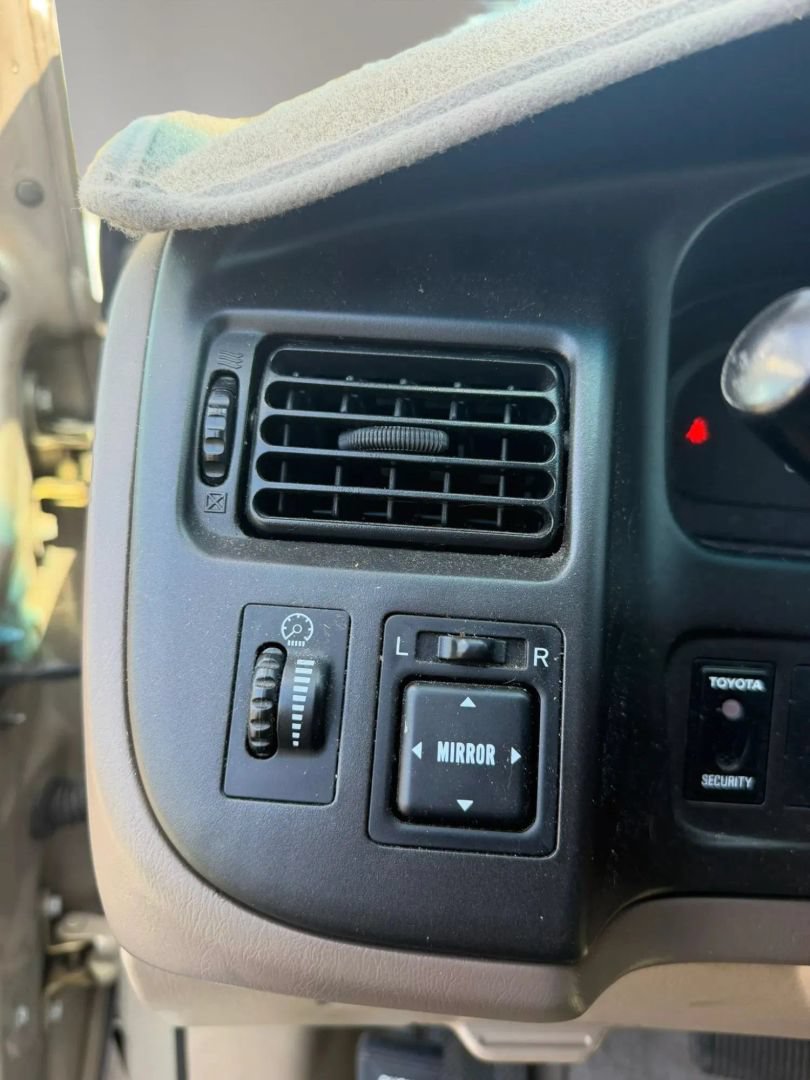 Used 2000 Toyota Sienna CE w/ CE Extra Value Pkg FWD image 28