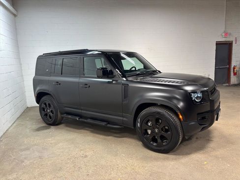 Used 2023 Land Rover Defender 110 SE image 5