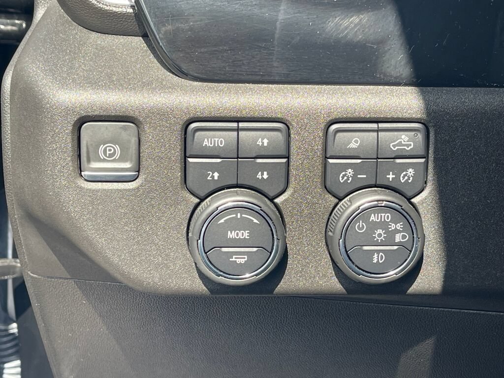 Used 2024 Chevrolet Silverado 3500 LTZ w/ LTZ Convenience Package AWD/4WD image 19