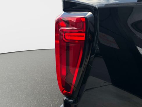 Used 2025 GMC Sierra 1500 Denali Ultimate AWD/4WD image 8