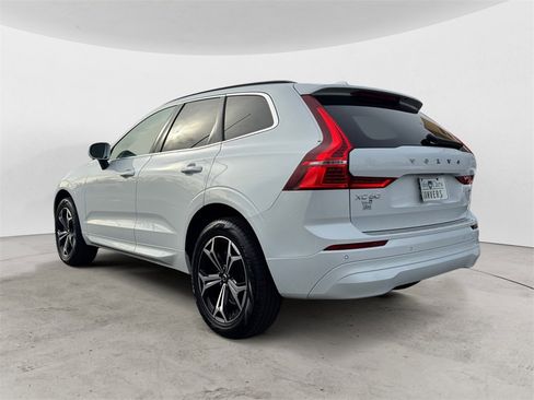 Certified 2022 Volvo XC60 B5 Momentum w/ Climate Package image 3