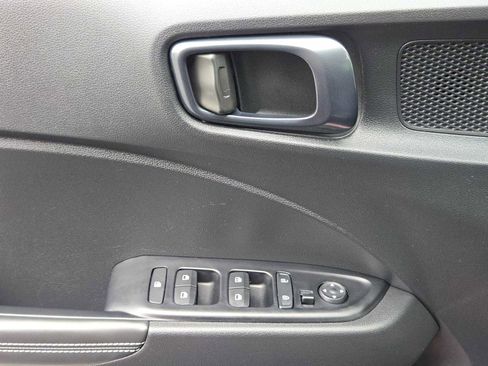 Certified 2025 Hyundai Venue Limited image 22