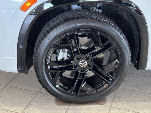 New 2026 Volkswagen Tiguan SE R-Line image 11