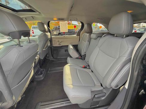 Used 2024 Toyota Sienna XLE image 14