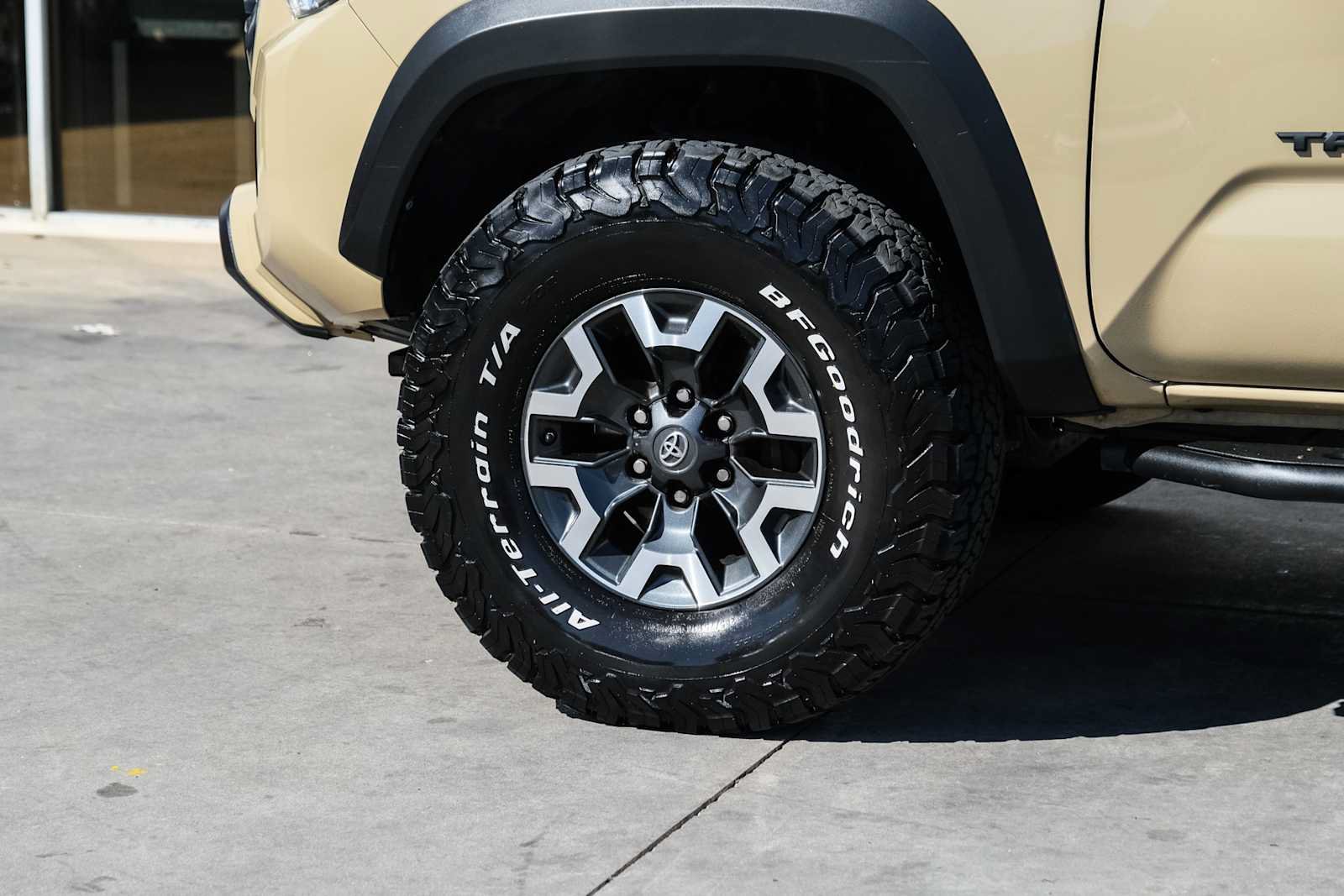 Used 2019 Toyota Tacoma TRD Off-Road AWD/4WD image 19