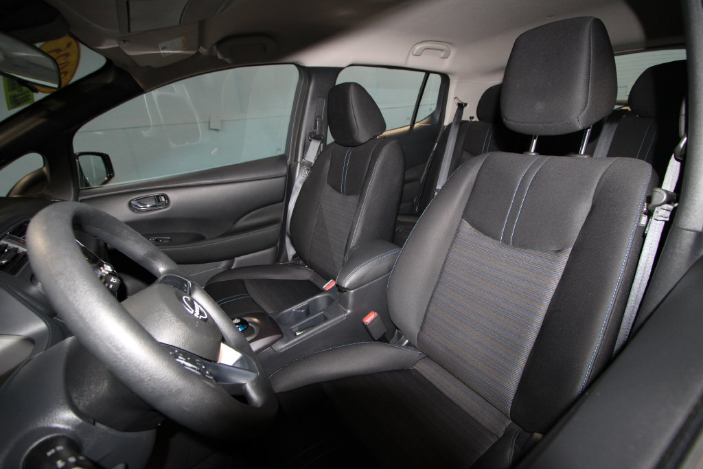 Used 2025 Nissan Leaf S FWD image 4