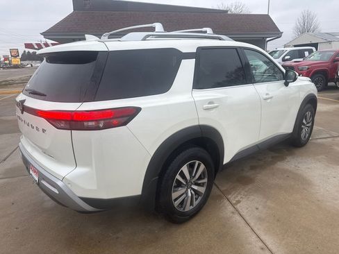 Used 2023 Nissan Pathfinder SL image 5