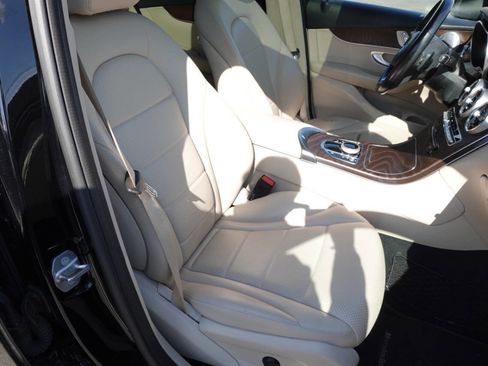 Used 2019 Mercedes-Benz GLC 300 4MATIC image 33