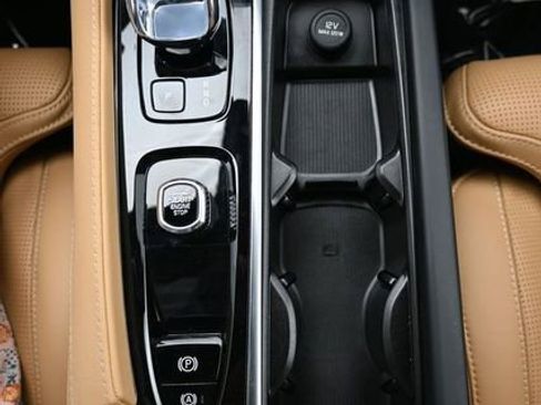 Used 2023 Volvo XC90 B6 Ultimate image 11