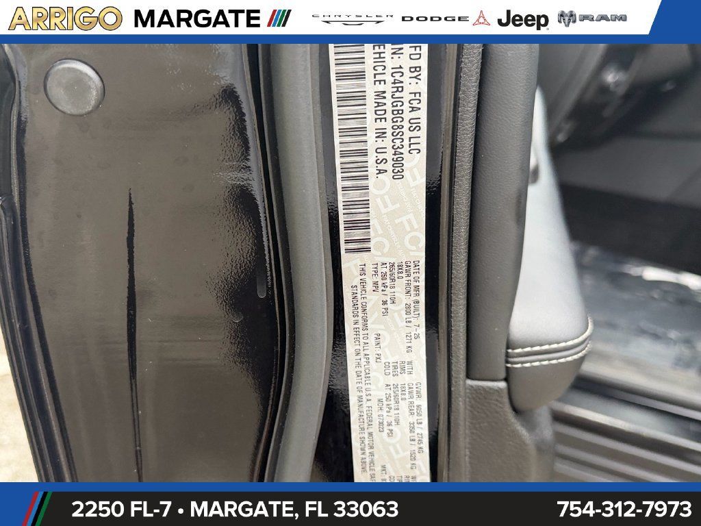 Used 2025 Jeep Grand Cherokee Limited RWD image 20