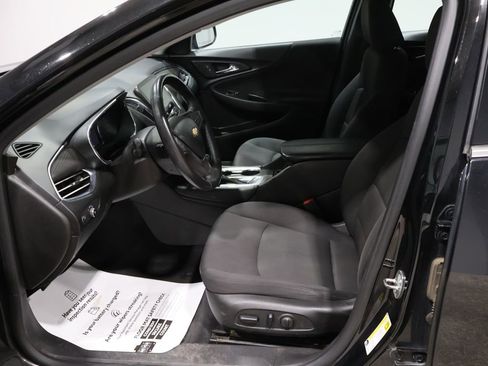Used 2018 Chevrolet Malibu LT image 9