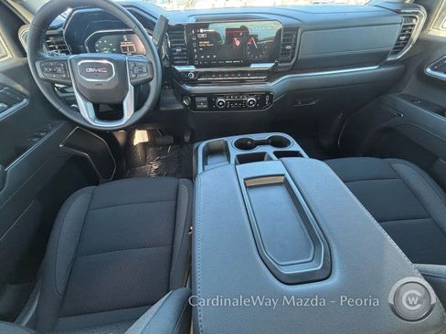Used 2025 GMC Sierra 1500 SLE image 29