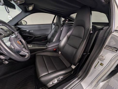 Used 2018 Porsche 718 Cayman image 4