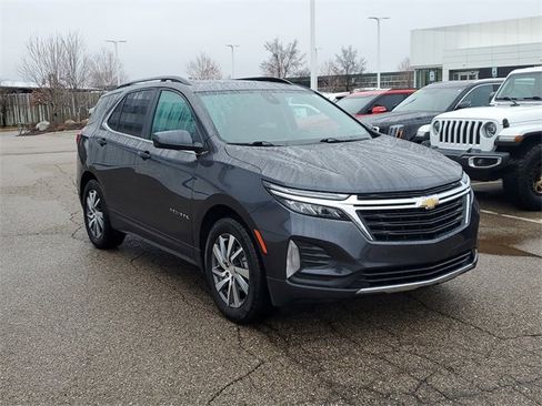 Used 2022 Chevrolet Equinox LT image 2