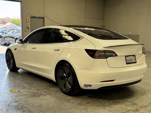 Used 2018 Tesla Model 3 Mid Range image 2