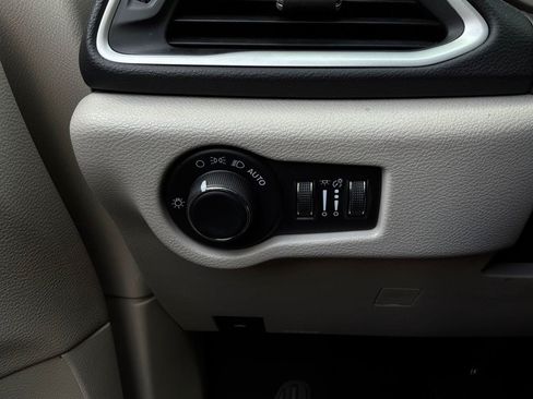 Used 2023 Chrysler Voyager LX FWD image 25