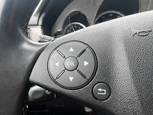Used 2011 Mercedes-Benz E 550 Sedan image 39