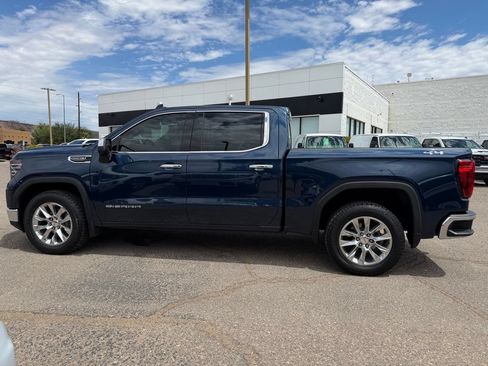 Used 2022 GMC Sierra 1500 SLT w/ SLT Convenience Package AWD/4WD image 8