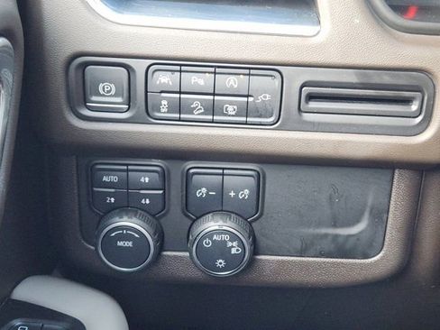 Used 2022 Chevrolet Tahoe Z71 w/ Luxury Package image 22