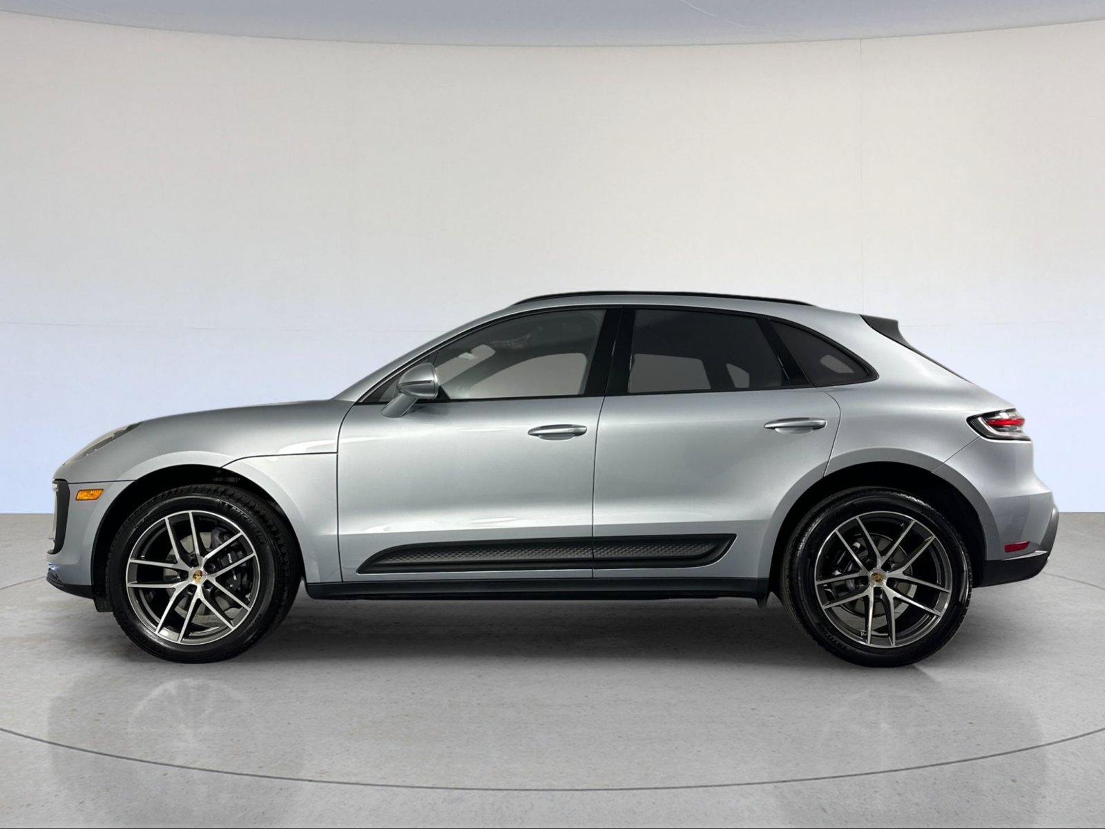 Certified 2026 Porsche Macan AWD/4WD image 2