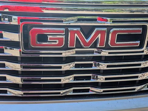 Used 2024 GMC Sierra 1500 Denali w/ Technology Package AWD/4WD image 9