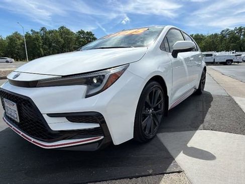 Used 2023 Toyota Corolla SE w/ SE Package image 9