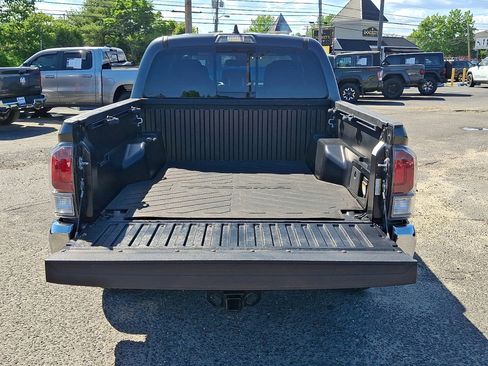 Used 2022 Toyota Tacoma TRD Off-Road AWD/4WD image 18