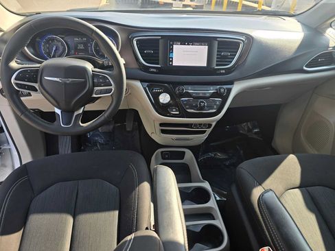 Used 2023 Chrysler Voyager LX FWD image 19
