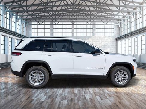 New 2025 Jeep Grand Cherokee Laredo X image 3