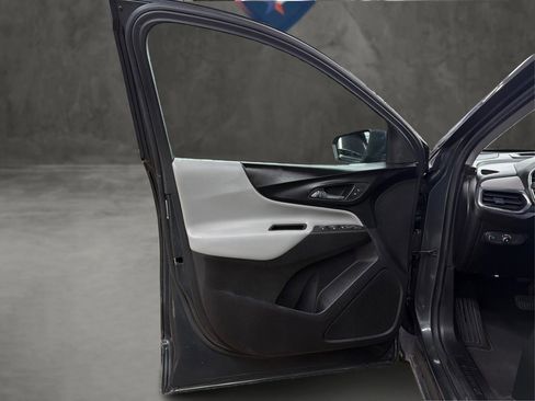 Used 2020 Chevrolet Equinox LS image 37