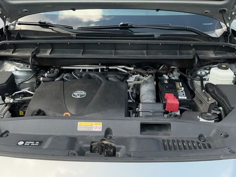 Used 2021 Toyota Highlander XLE AWD/4WD image 51
