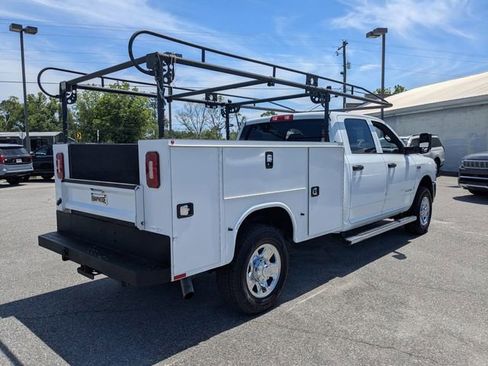 Used 2022 RAM 2500 Tradesman w/ Chrome Appearance Group AWD/4WD image 4
