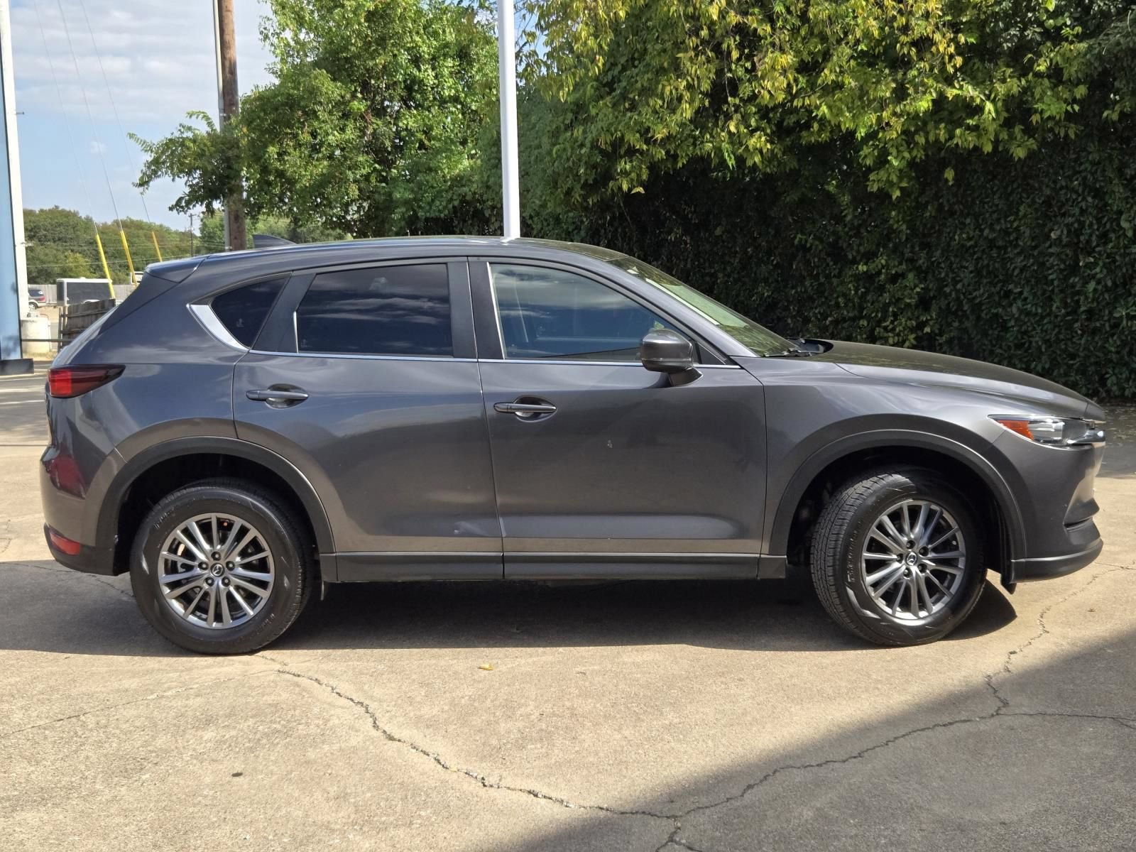 Used 2017 MAZDA CX-5 Touring w/ Preferred Equipment Package FWD image 9