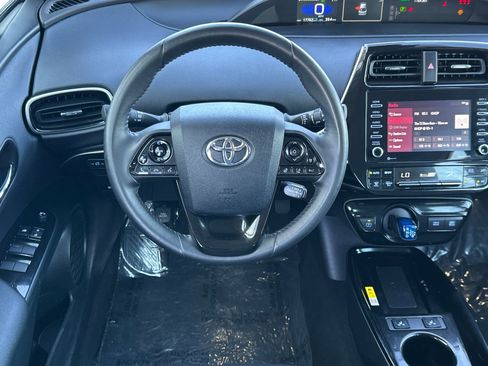 Used 2022 Toyota Prius L Eco image 11