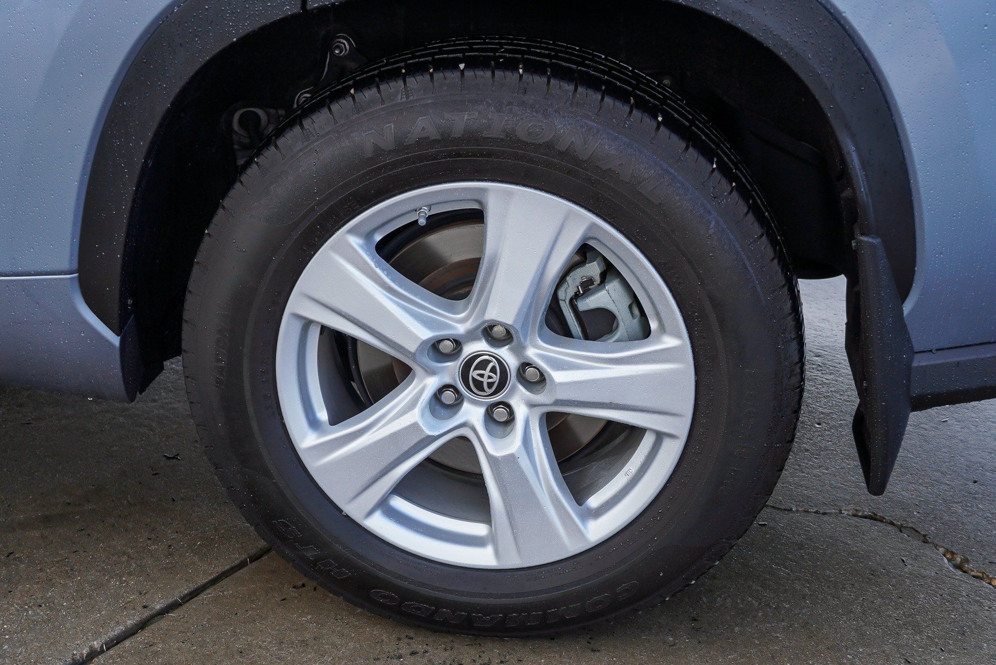 Used 2023 Toyota Highlander LE AWD/4WD image 13