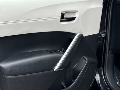 Used 2023 Toyota Corolla Cross L image 20