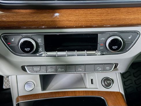 Used 2022 Audi Q5 2.0T Premium Plus w/ Premium Plus Package AWD/4WD image 23