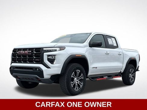 Used 2025 GMC Canyon AT4 image 2