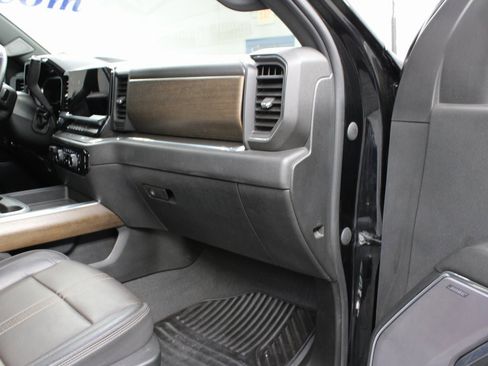 Used 2024 Chevrolet Silverado 2500 High Country image 35