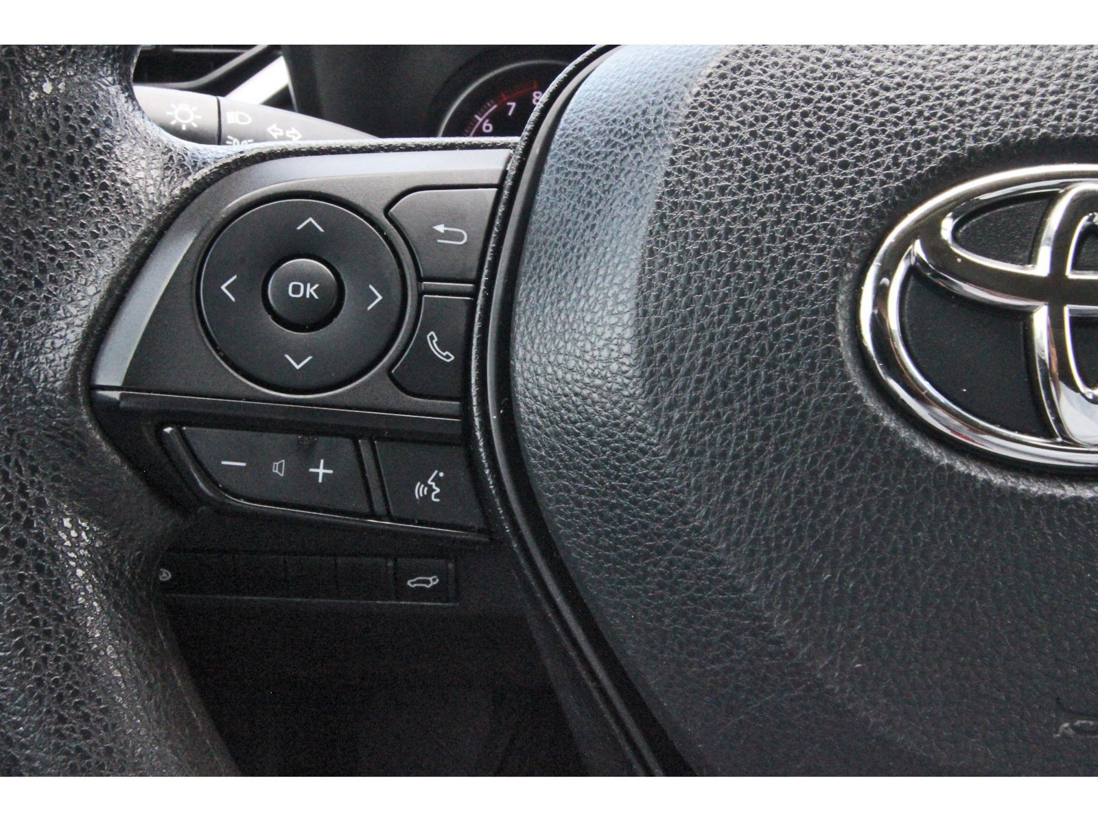 Used 2023 Toyota RAV4 XLE w/ Convenience Package FWD image 19