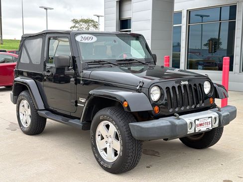 Used 2009 Jeep Wrangler Sahara w/ Dual Top Group AWD/4WD image 2