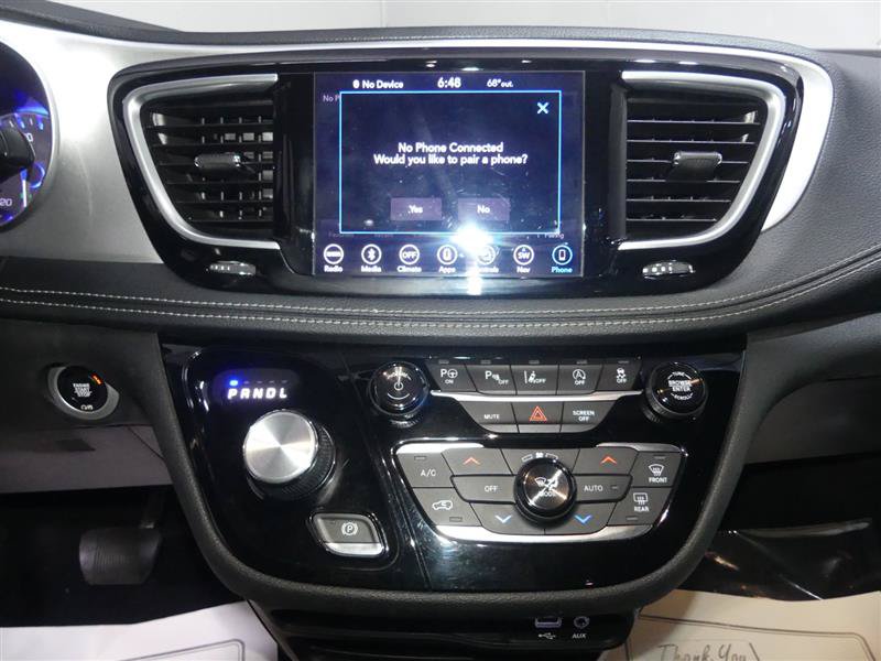 Used 2019 Chrysler Pacifica Limited w/ Advanced Safetytec Group FWD image 36