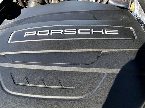 Used 2021 Porsche Macan image 34