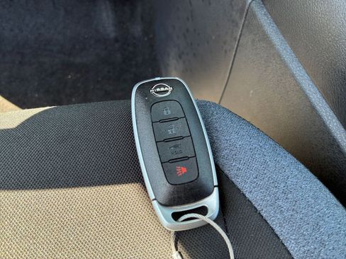 Used 2025 Nissan Versa SV FWD image 21