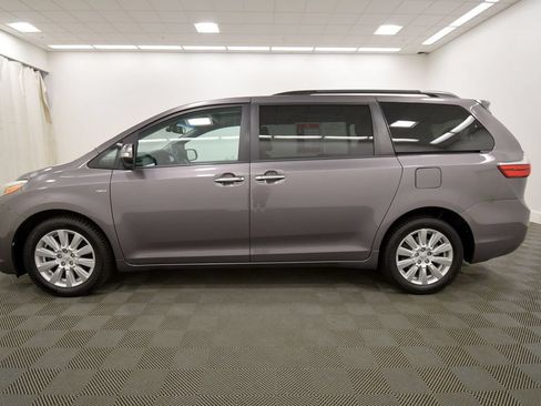 Used 2017 Toyota Sienna Limited Premium w/ Cargo Management Package AWD/4WD image 4