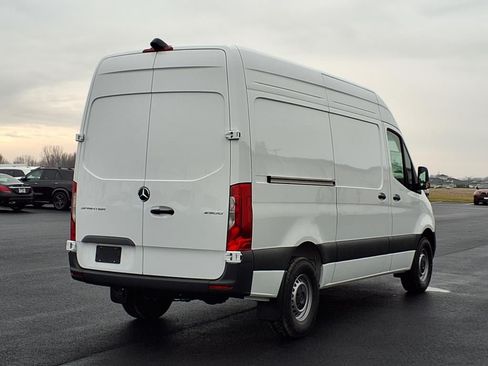 Used 2025 Mercedes-Benz Sprinter 2500 image 7