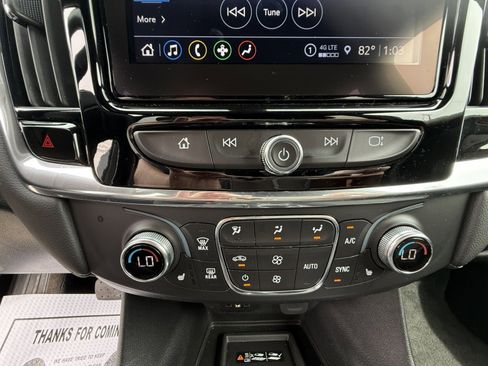 Used 2023 Chevrolet Traverse LT image 15