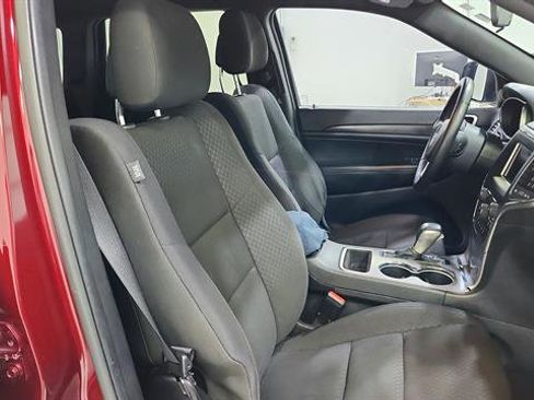 Used 2018 Jeep Grand Cherokee Laredo RWD image 23