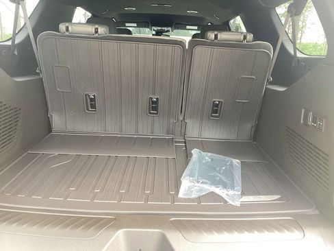 New 2026 GMC Yukon XL Elevation w/ LPO, Elevation Black Package RWD image 18